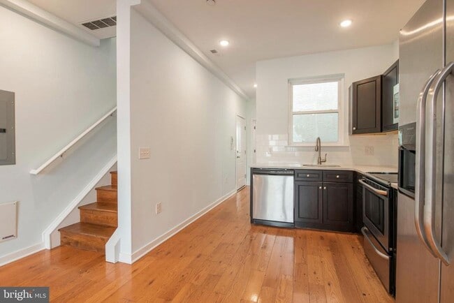 Building Photo - 1517 W Seybert St Unit 2