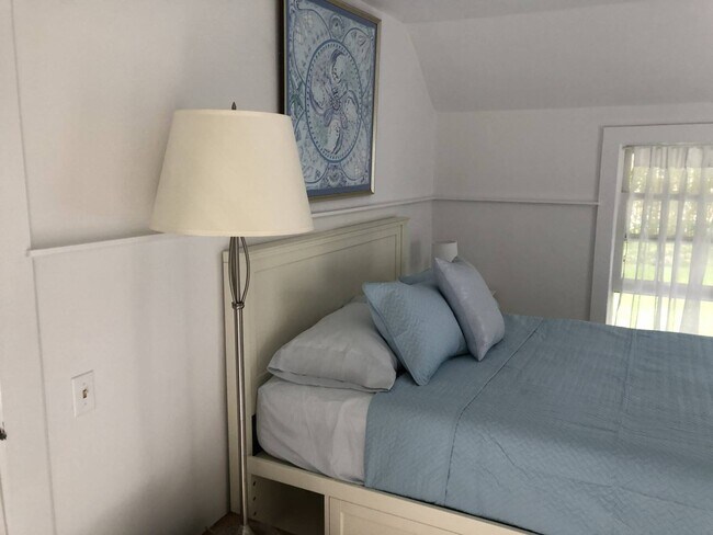 Photo - 11 Miller Ln W