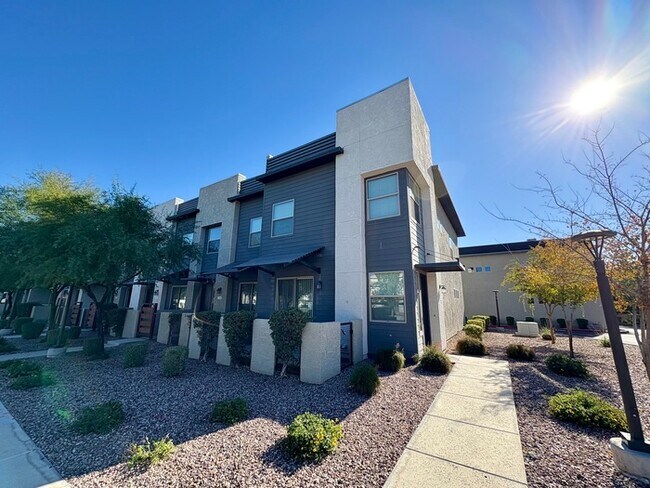 Building Photo - 7531 E Billings St