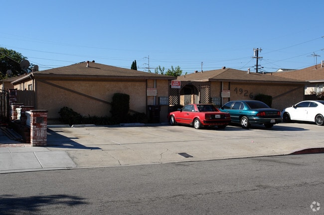 APT 118TH PLACE - APT 118TH PLACE