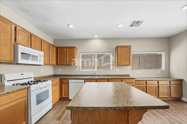 Photo - 29 Belden Ave