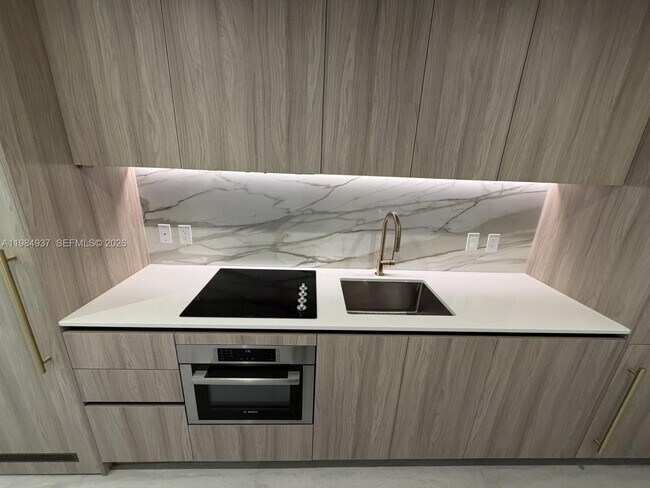 Photo - 77 SE 5th St Unidad 4004