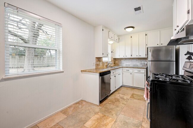 Photo - 4722 Carleen Rd