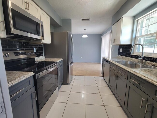 Photo - 22329 Niagara Ave
