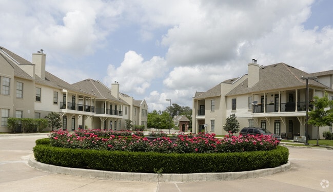 Chenier Apartments