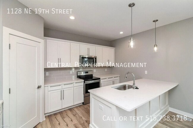 Photo - 1128 NE 19th St