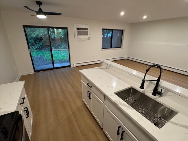 Photo - 20 Crum Elbow Rd Apartment Unit 8C