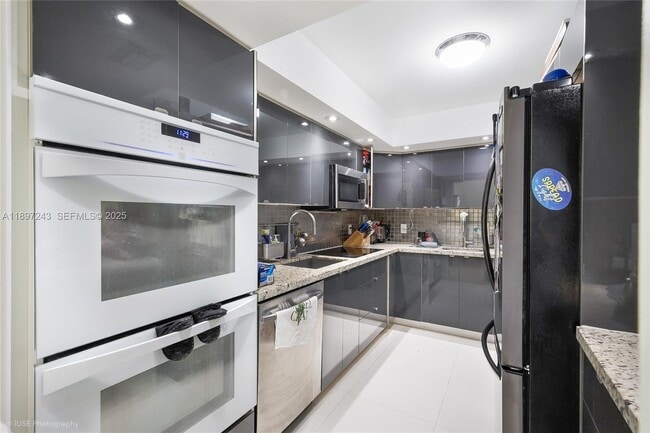 Photo - 1001 91st St Unit 303