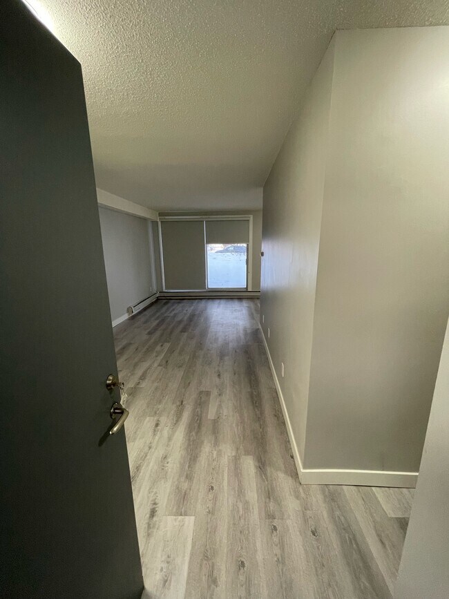 Photo - 13516-102 102 St NW Unit 103