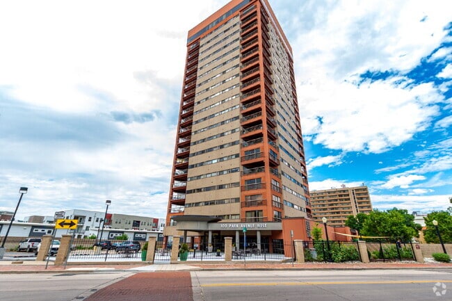 Building Photo - 100 Park Ave W Unit 908 Rental