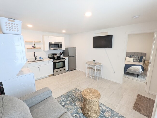 Photo - 2157 Bougainvillea St