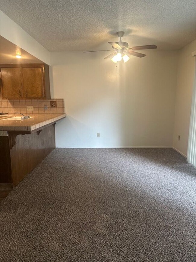 Photo - 2800 Barrington St Unidad B