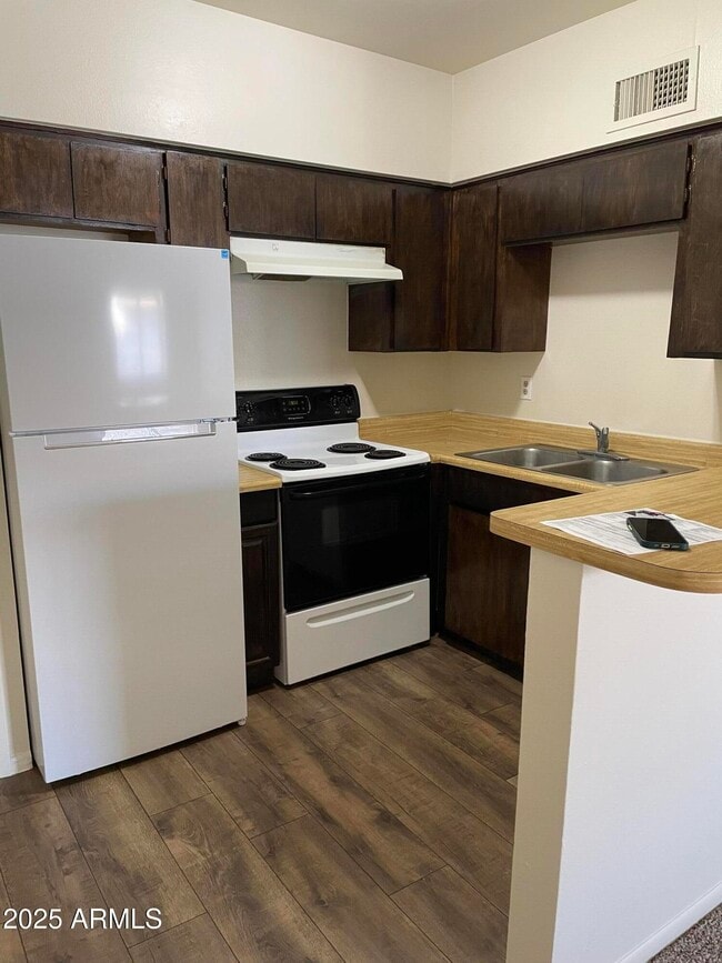 Photo - 585 W 20th Ave Unit 4