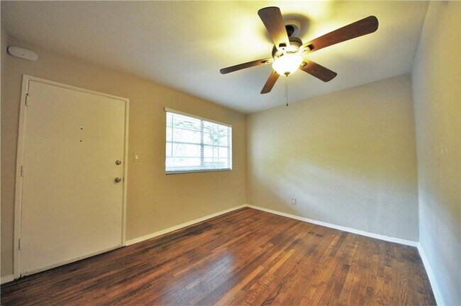 Photo - 711 Argonne Ave NE Unidad 3