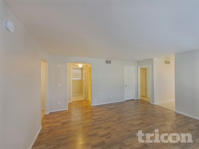 Photo - 6131 Daisy Petal St