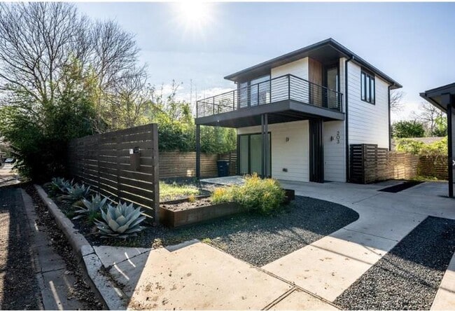 Building Photo - 203 E 46th St