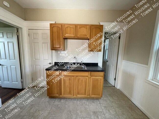 Photo - 170 Ladner Ave Unit 2