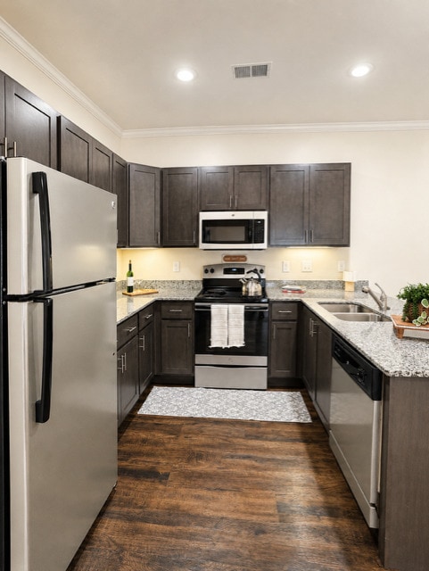 Troutman 2x2 - Modern Kitchen