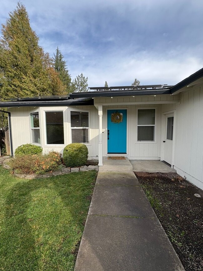 Photo - 4 Bed 2 Bath House Modern Comfort Meets En...