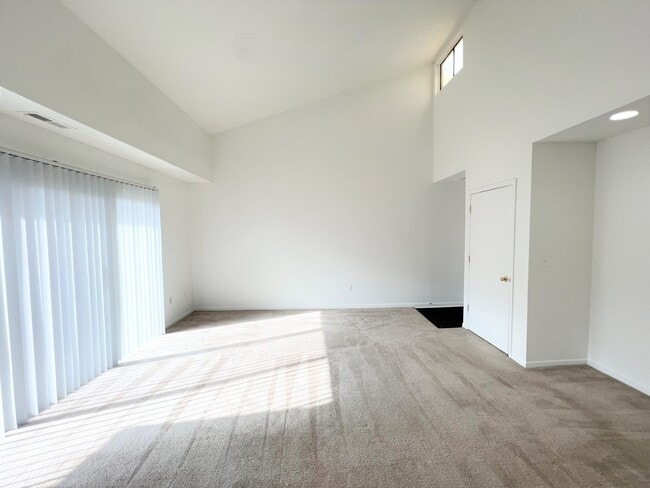 2BD, 1BA (VC) - Sala de estar - Kimberly Club Apartments