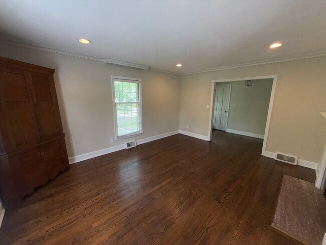 Photo - Myers Park 3 Bedrooms 2 Bathroom Duplex!