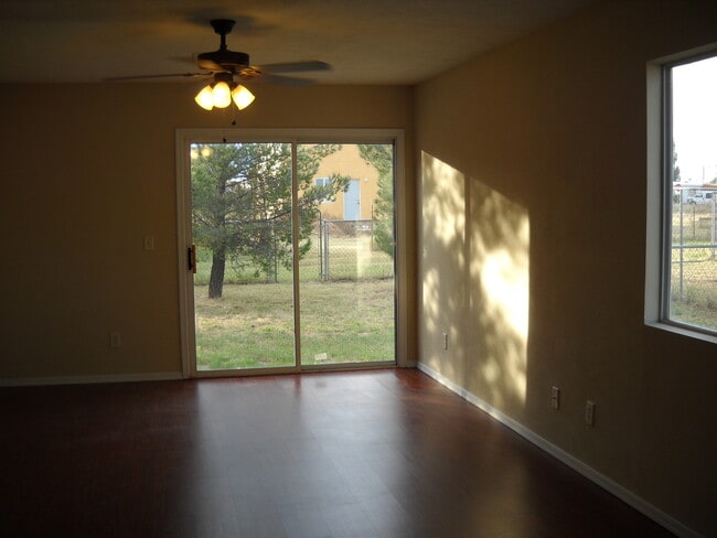 Building Photo - Palominas