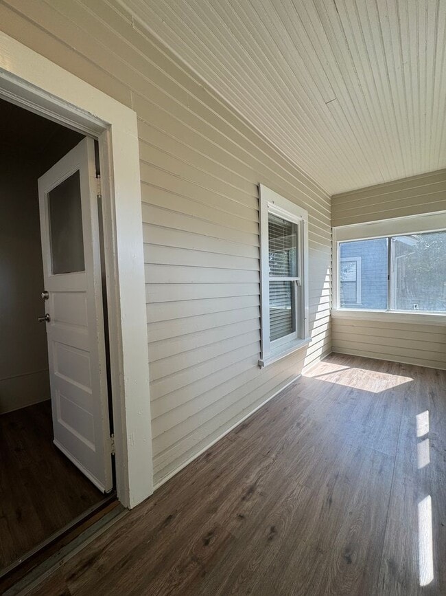 Photo - 513 E Walnut St