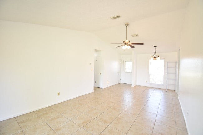 Photo - 6321 Lance St