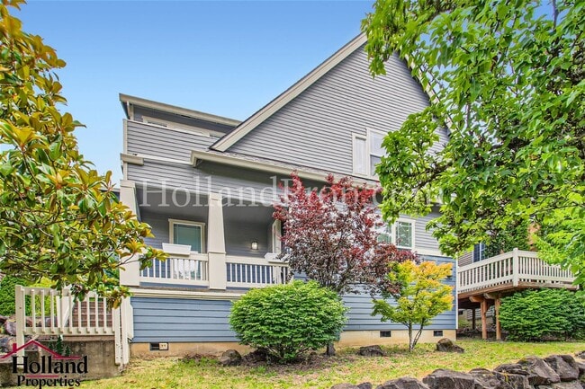 Building Photo - Beautiful Home