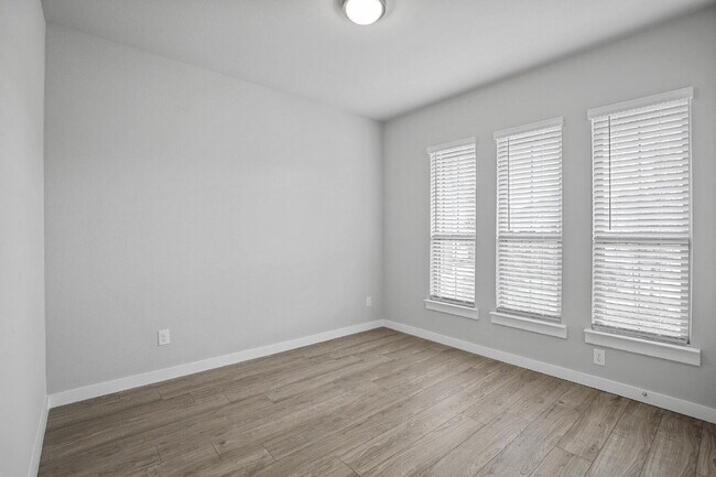 Photo - 1111 Birchwood Ln