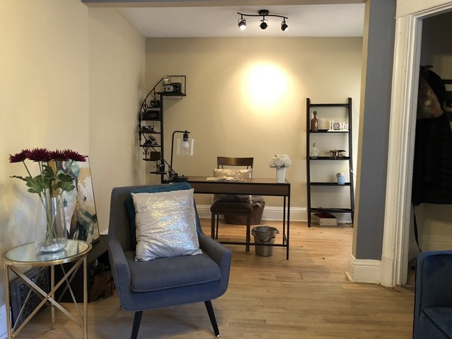 Building Photo - 2119 E Bradford Ave Unit Lower