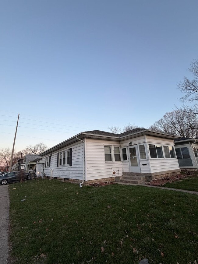 Building Photo - Welcome to this charming 2-bedroom, 1-bathroom single-family home located in the heart of Indiana...