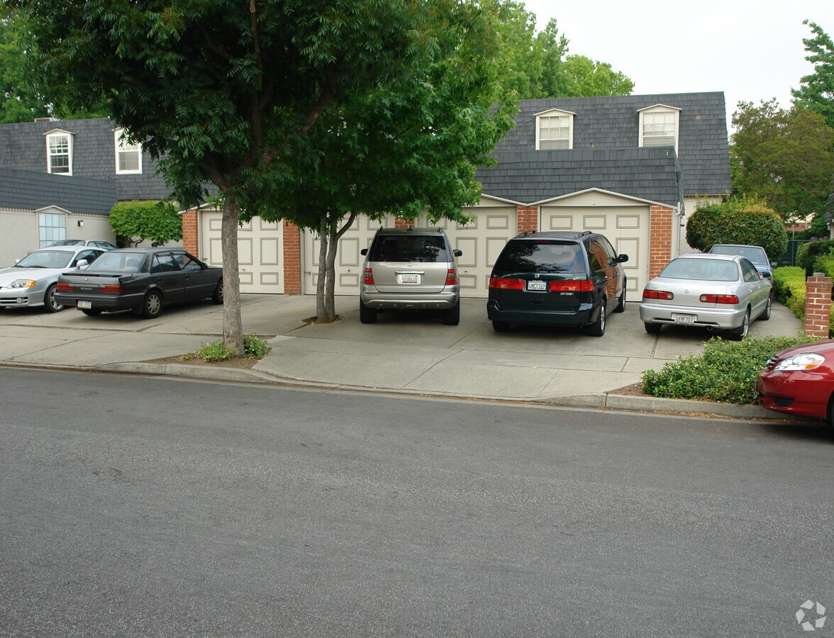 985 Mangrove - 985 Mangrove