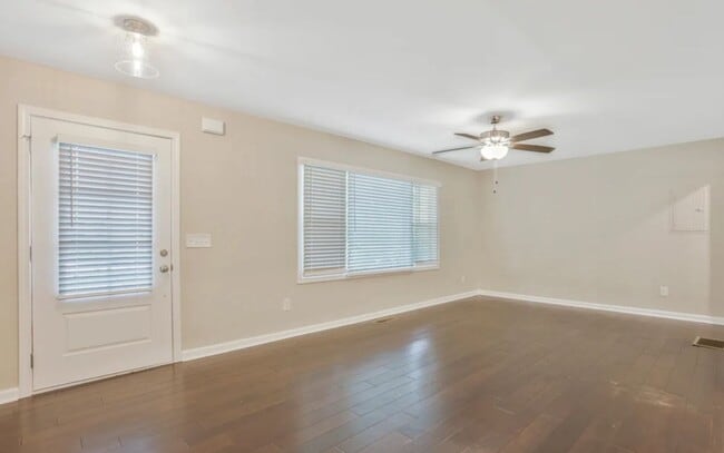 Building Photo - 2939 N 39th Ave