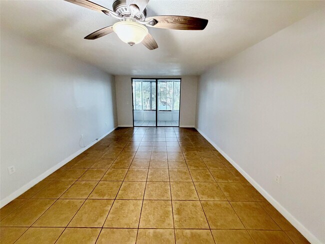 Photo - 1810 N Lauderdale Ave Unidad 2312