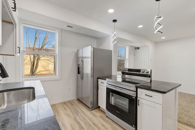 Photo - 422 Watkins St