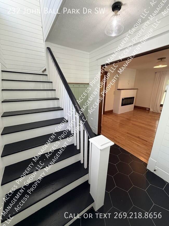 232 John Ball Park Dr SW