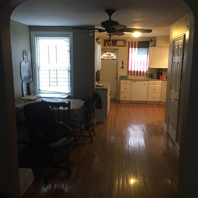 Photo - 5831 Woodcrest Ave