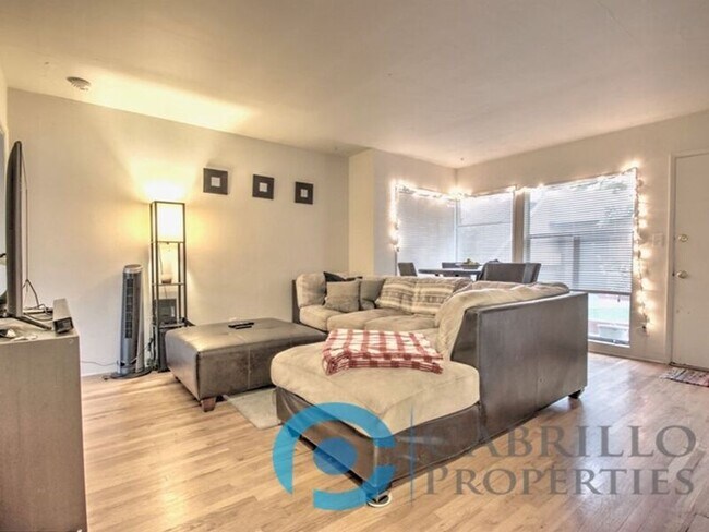 Photo - 2401 C St Unidad A