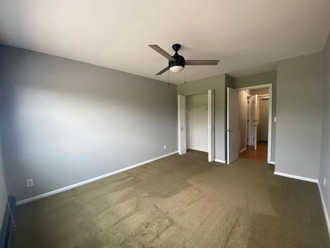 Photo - 5215 Main St E Unit 1