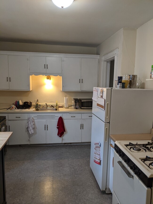 Photo - 1927 E Newberry Blvd Unit 1927