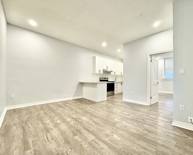 Photo - 43-43 Division St