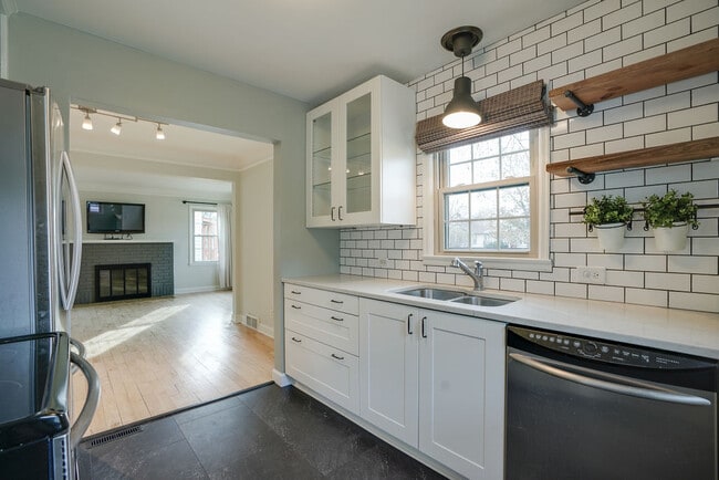 Photo - 3748 Perry Ave N
