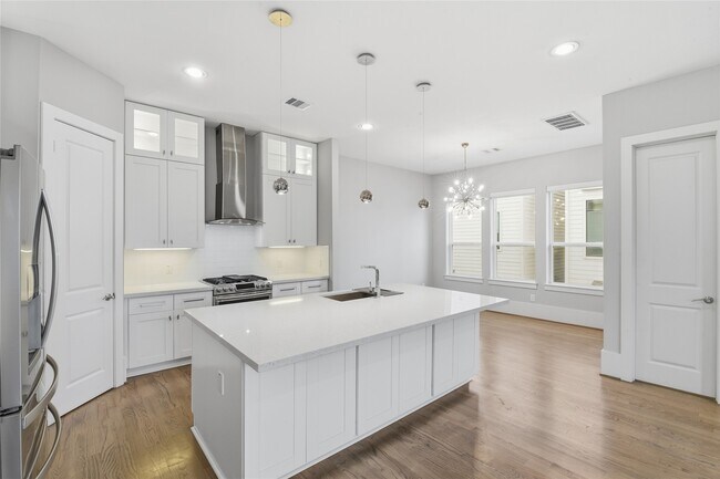 Building Photo - 1716 Ovid St Unit D