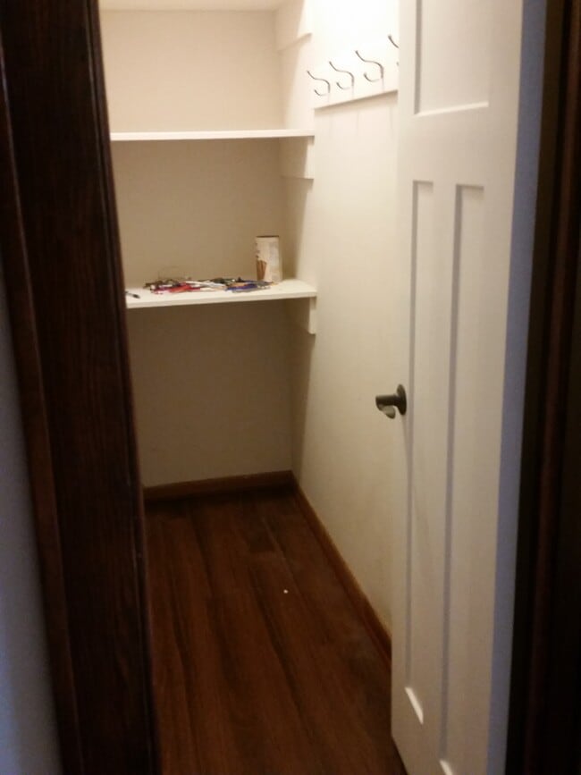 Photo - 936 Drake St