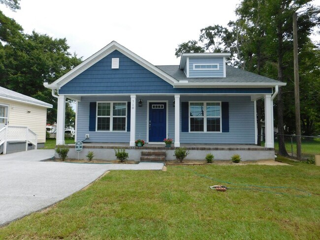 Building Photo - 710 B St