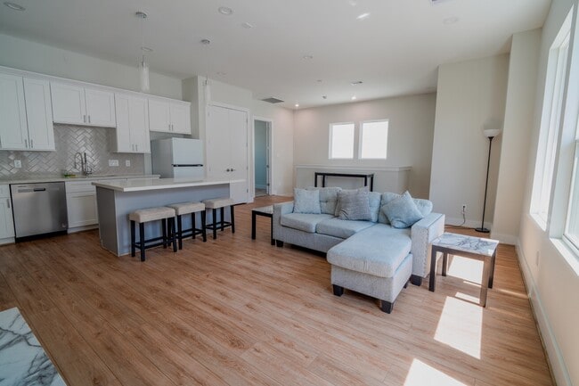 Photo - 615 Northew St