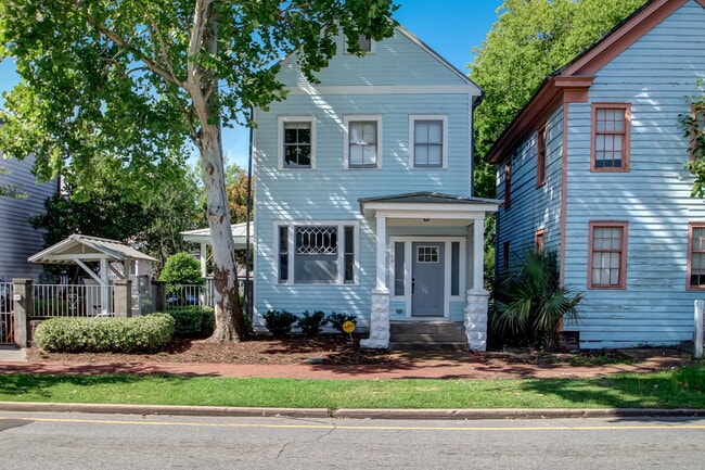 Building Photo - 307 W Henry St Unit A