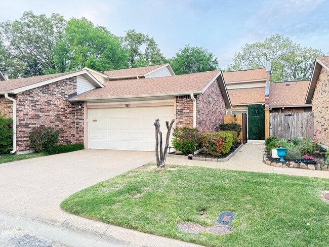 Building Photo - 10 Hampshire Cir