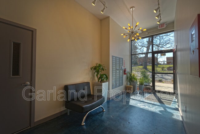 Photo - 631 Campbell Ave SW Unit SW 208
